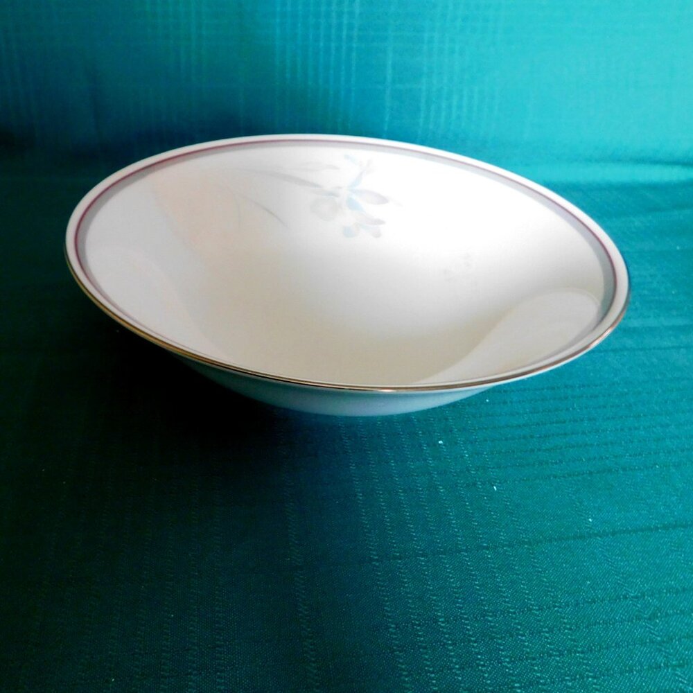 Noritake Malverne 3501 (1983) 9 inch round vegetable bowl near mint condition